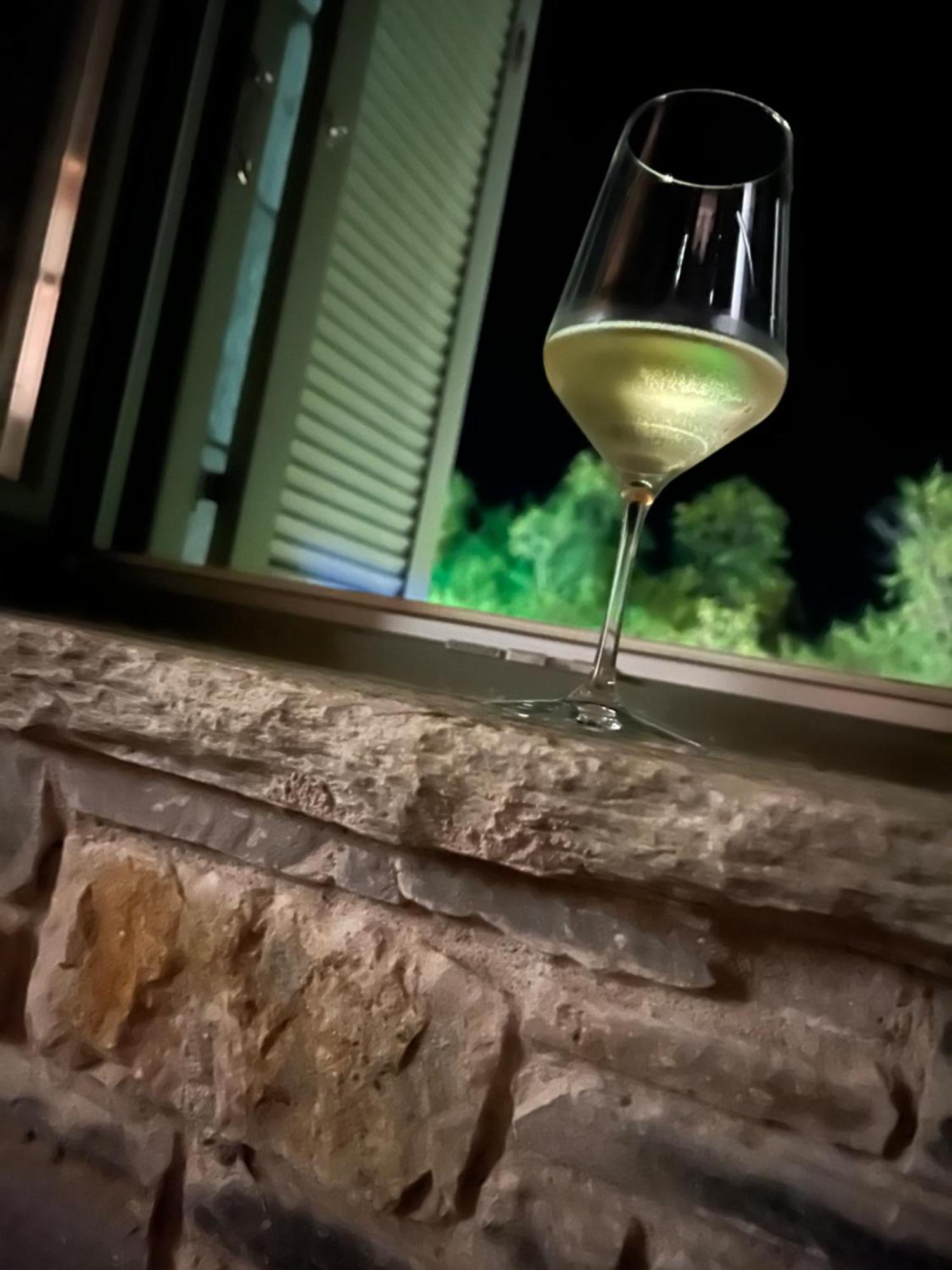 מילינה Ej Boutique Suites מראה חיצוני תמונה